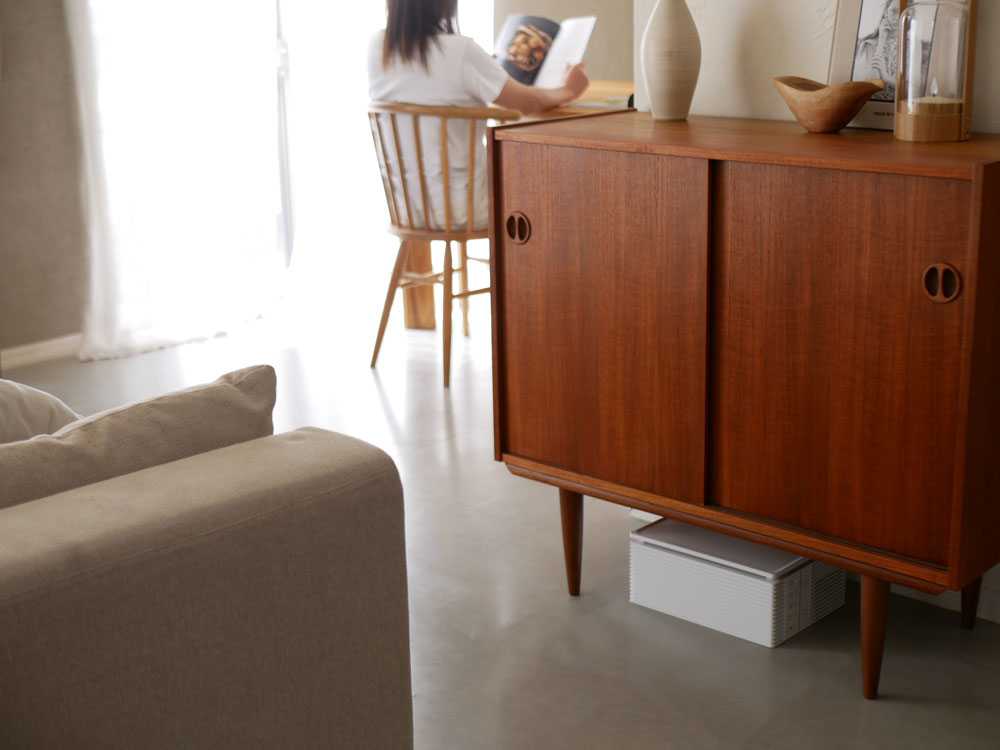 ドウシシャ製薄型空気清浄機、コンパクトなデザイン