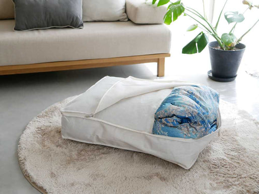 羽毛布団を薄くしまえるケース（除湿シート付）