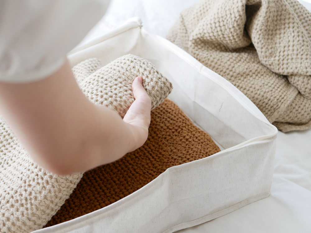 羽毛布団収納ケースと除湿シートのセット