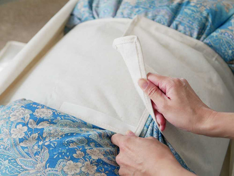 羽毛布団収納ケースと除湿シートのセット