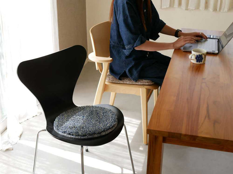 洗える低反発シャギーチェアパッドと椅子