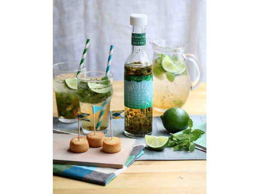 ホームメイドモヒートのボトルとレモン