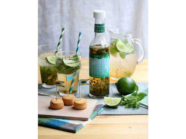 ホームメイドモヒートのボトルとレモン