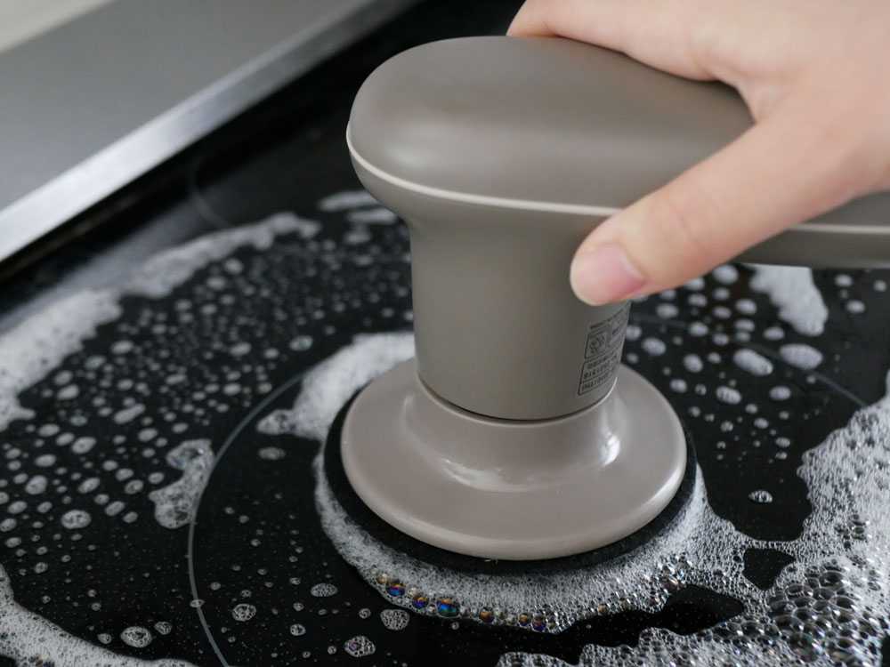 【±0/プラスマイナスゼロ】激落ちくん　コードレス電動ブラシ