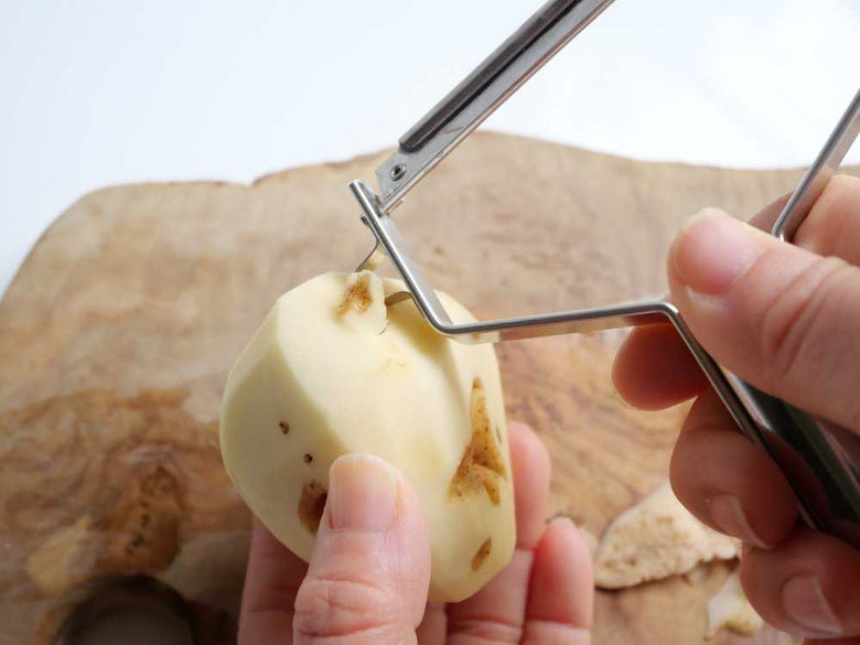 ワンタッチで替え刃交換！1本3役 ニュースピードピーラー 替え刃2枚付きセット / 太千切刃＆細千切刃の仕様シーン7