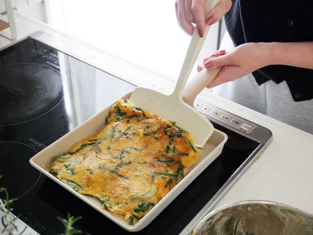 【TRUECOOK/トゥルークック】エッグパン＆フライ返しセット レギュラー / ベージュ＋キレッキレボウルの仕様シーン8
