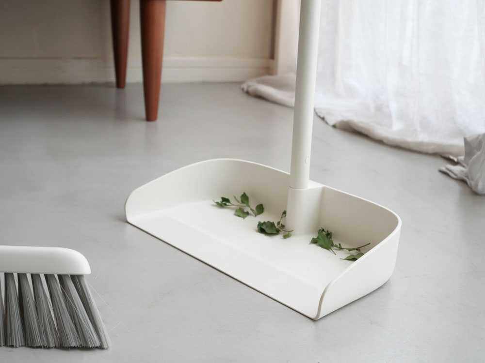 【marna/マーナ】スタンドほうきちりとり ホワイト《汚れからめ取りクロス2枚組付き - HinataLife特別セット》の仕様シーン5