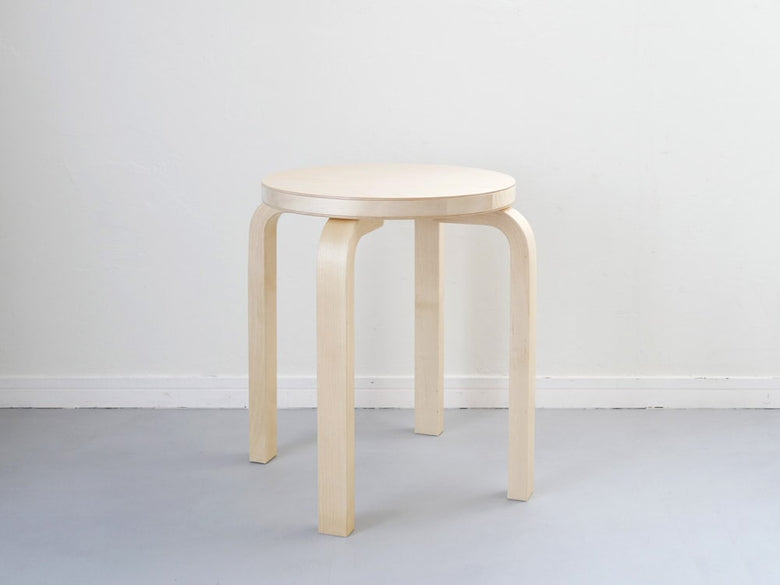 アルテックのバーチ材製ハードウッドスツール60、モダンなデザインの木製スツール