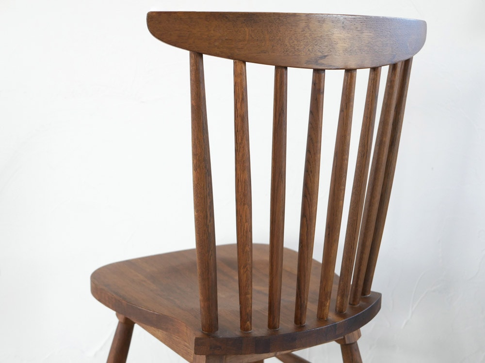 アデペシュのオーク無垢材仕上げウィンズーチェア