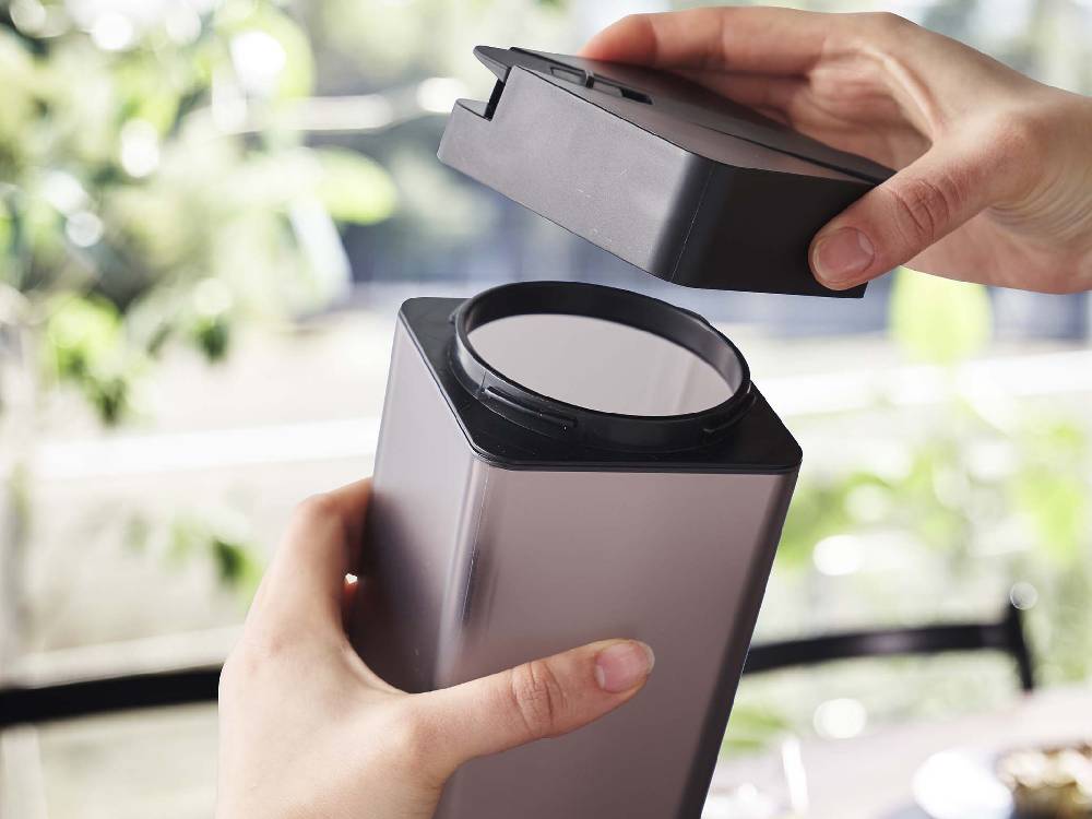 tower(タワー) ブラックの倒して置ける冷水筒