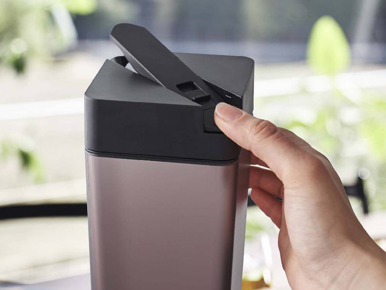 黒いtowerブランドの倒して置ける冷水筒