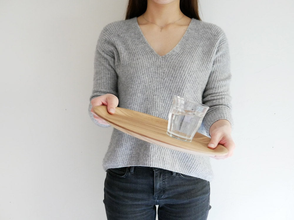 キントーの滑り止め付き木製ラウンドトレイ