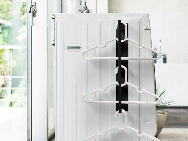 YAMAZAKI/towerの2段マグネット洗濯ハンガー収納ラック、スチール製でアルミ風デザイン