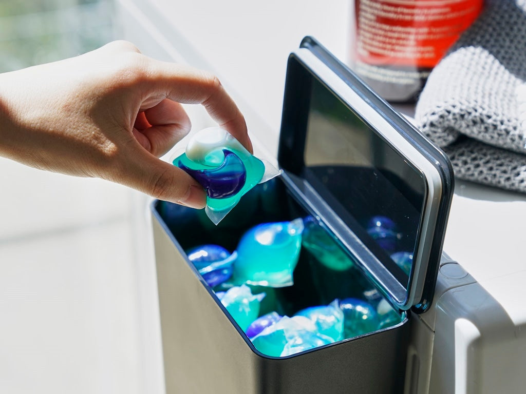 山崎タワー型マグネット洗剤ボールストッカー