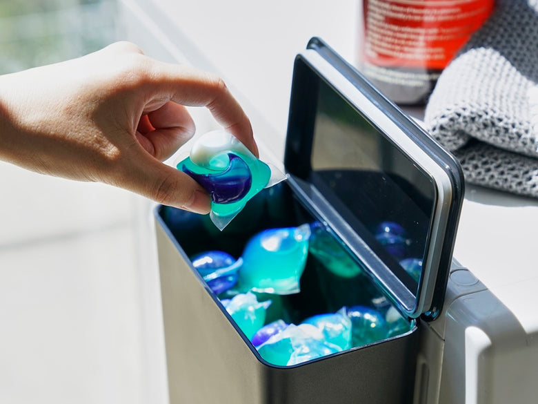 山崎タワー型マグネット洗剤ボールストッカー