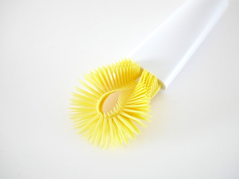 ティディの黄色いプラタワフォースミブラシ