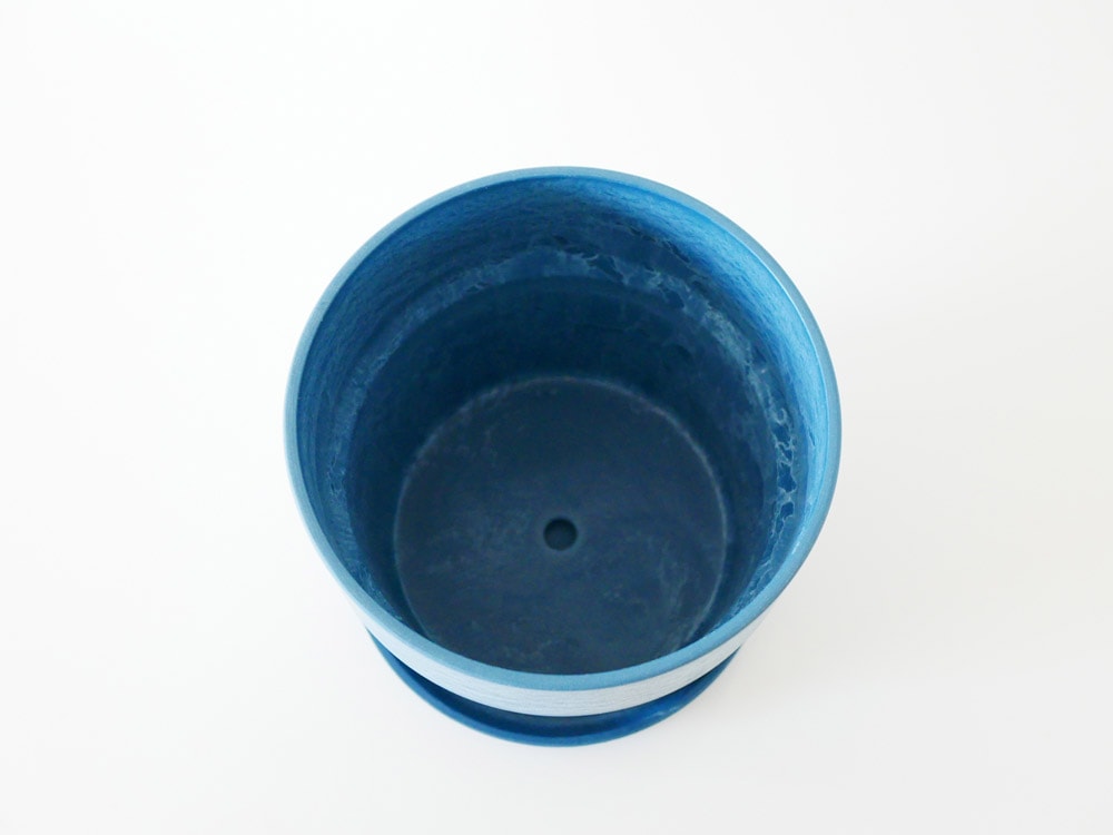 青色のプラスチック製アーバンプランツポット