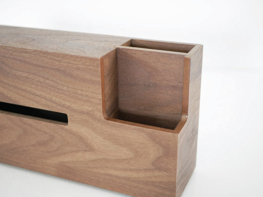 BRIDブランドの木製ウッドティッシュケース。突板とMDFを使用したオフィス用ティッシュ収納ボックス