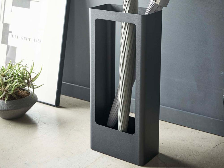 シルバーのスリムかさたて、傘8本収納可能