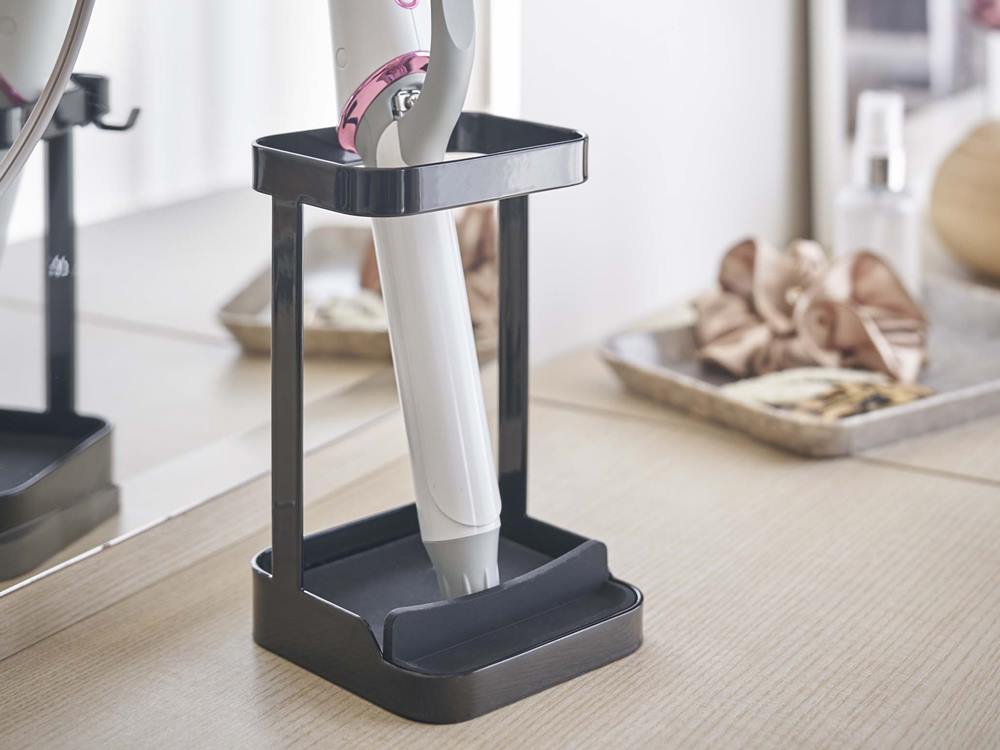 YAMAZAKI/towerの耐熱トレー付きヘアアイロンスタンド