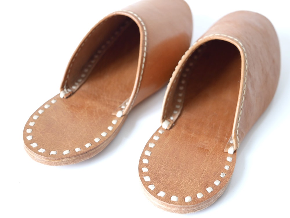 Horn Please ホーンプリーズレザースリッパ WAX リネンステッチのブラウン色スライドサンダル