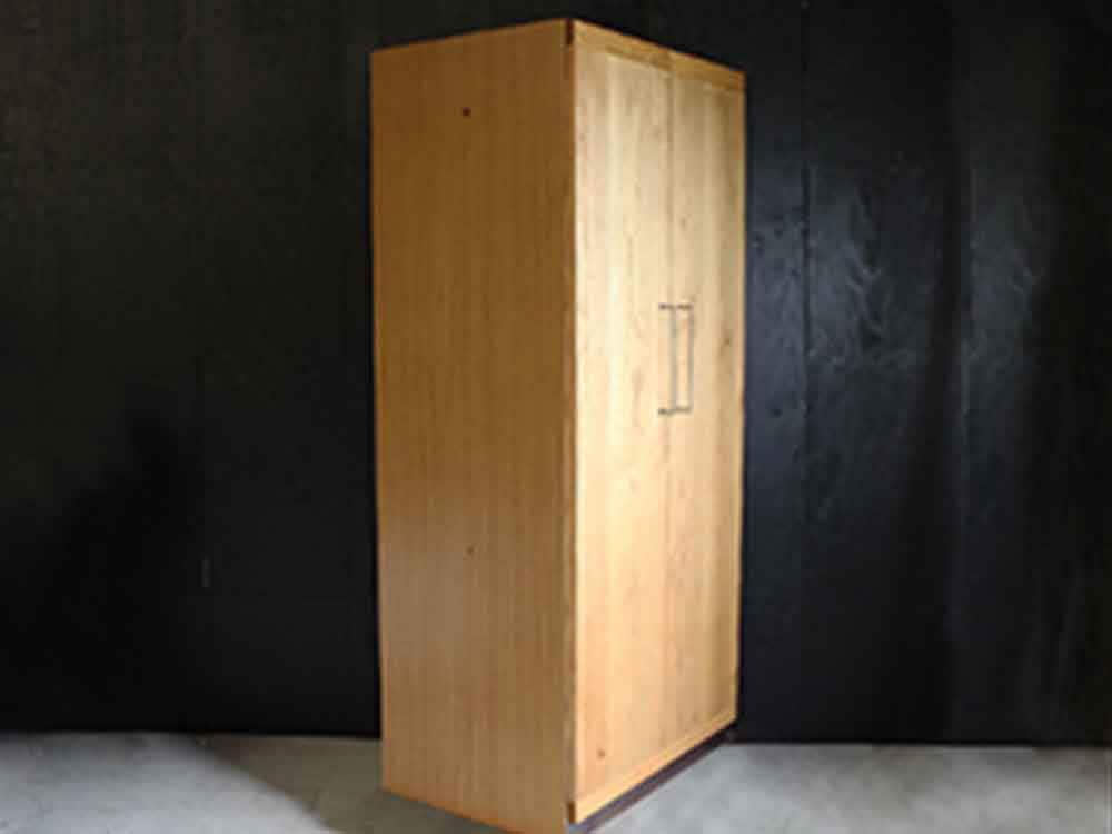 オーク無垢の2ドアワードローブ