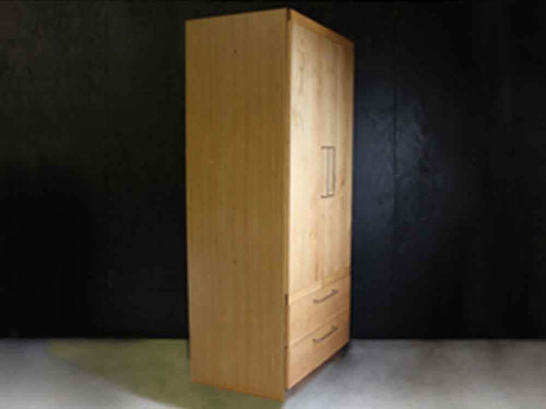 アデペシュのオーク無垢2ドアワードローブ