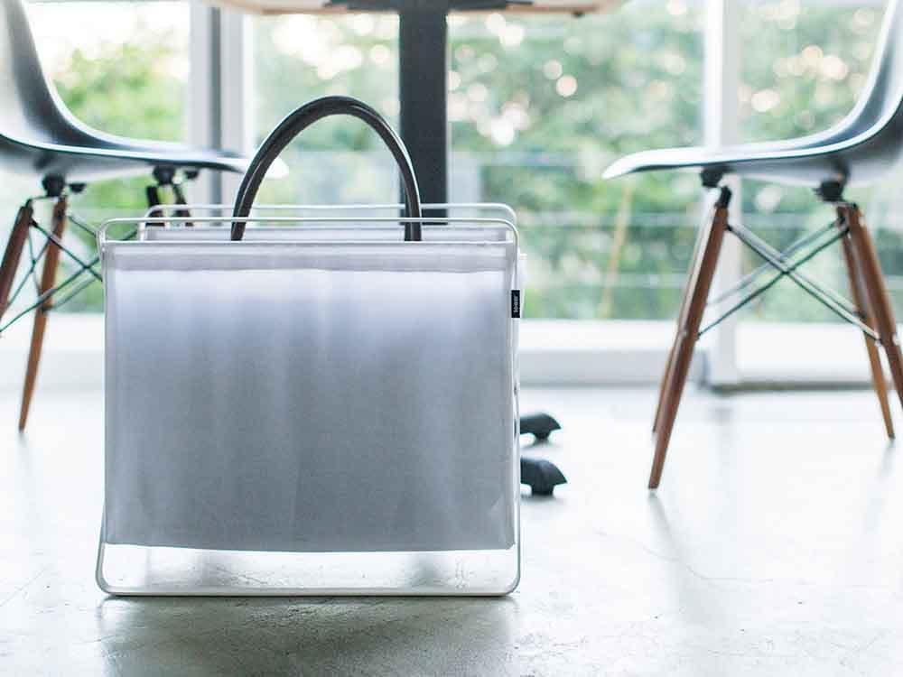 YAMAZAKIタワー製の銀色スチールフレーム手荷物収納ボックス、肩掛け可能なハンドバッグ