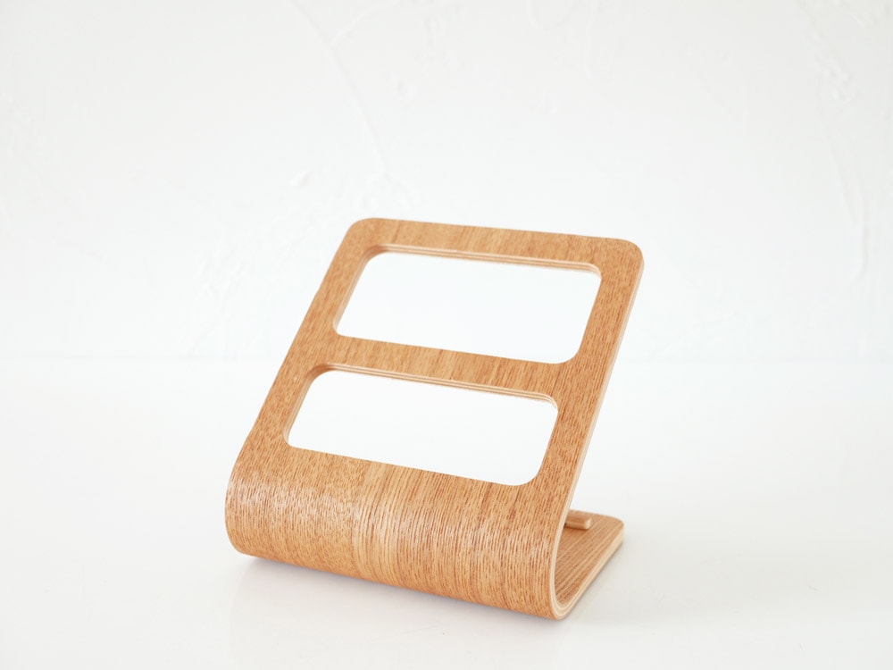 YAMAZAKI/RINの天然木ラッカー塗装リモコンラック