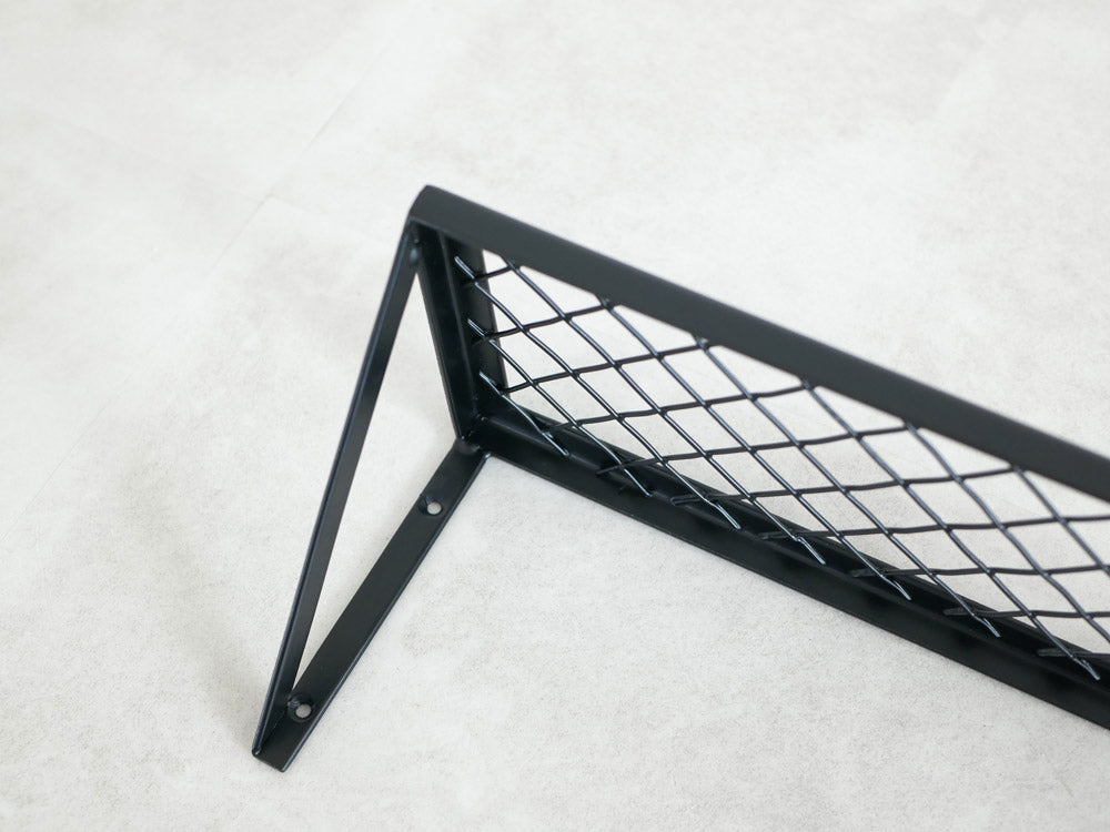 ポッシュリビングのメッシュラック、三角形とカーボンファイバー