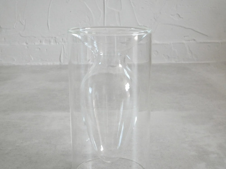 POSH LIVINGのガラス製フロートベース。透明なシリンダー型でサイズはφ8×H15cm。