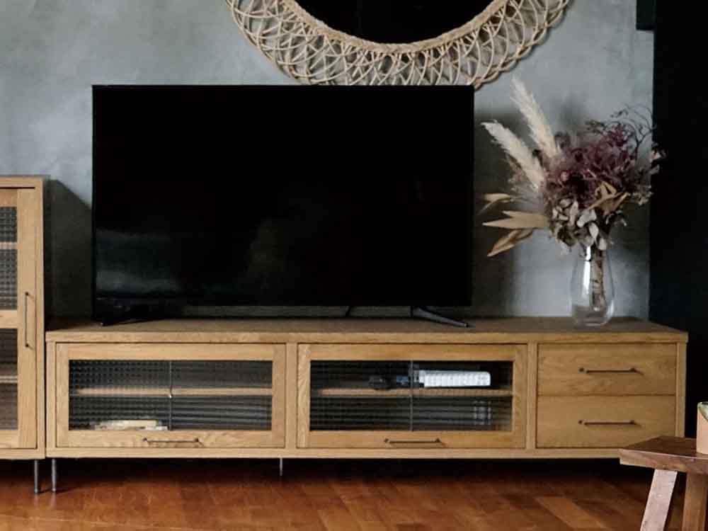 アデペシュcadealオーク無垢TVボードとテレビ