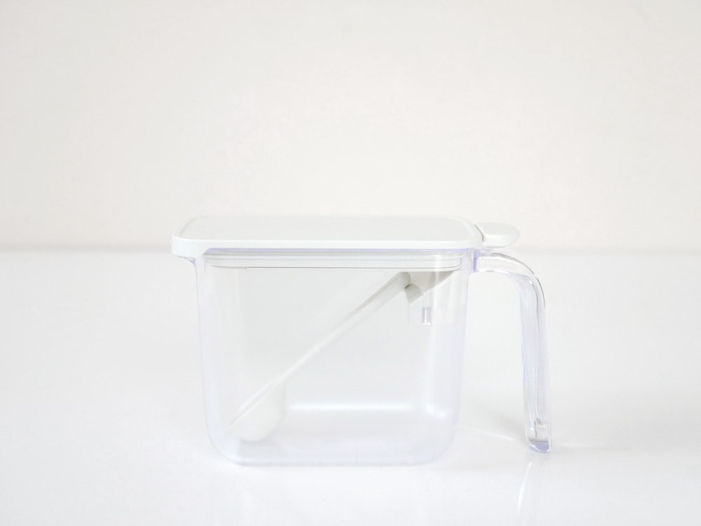 マーナのプラスチック調味料ポットと蓋