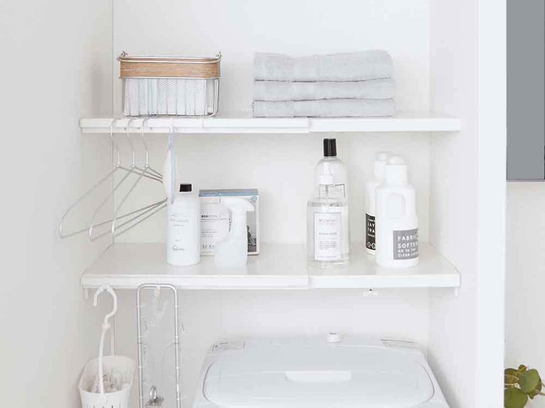 浴室に設置されたYAMAZAKIタワーの伸縮棚板2枚