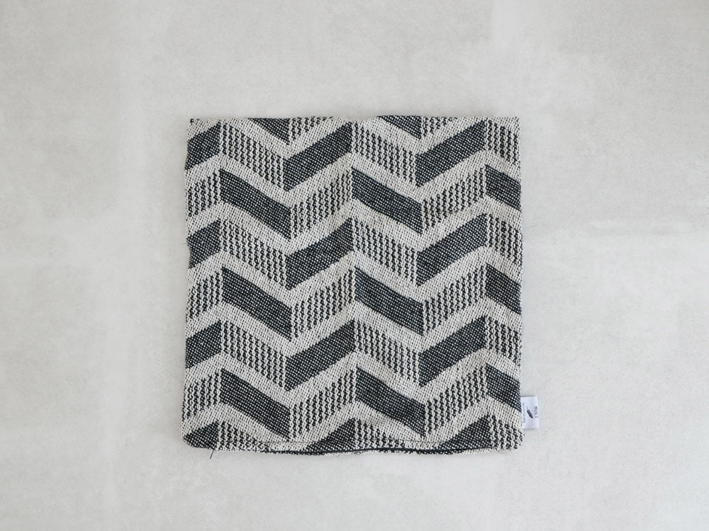 POSH LIVING製グレーウールのクッションカバー