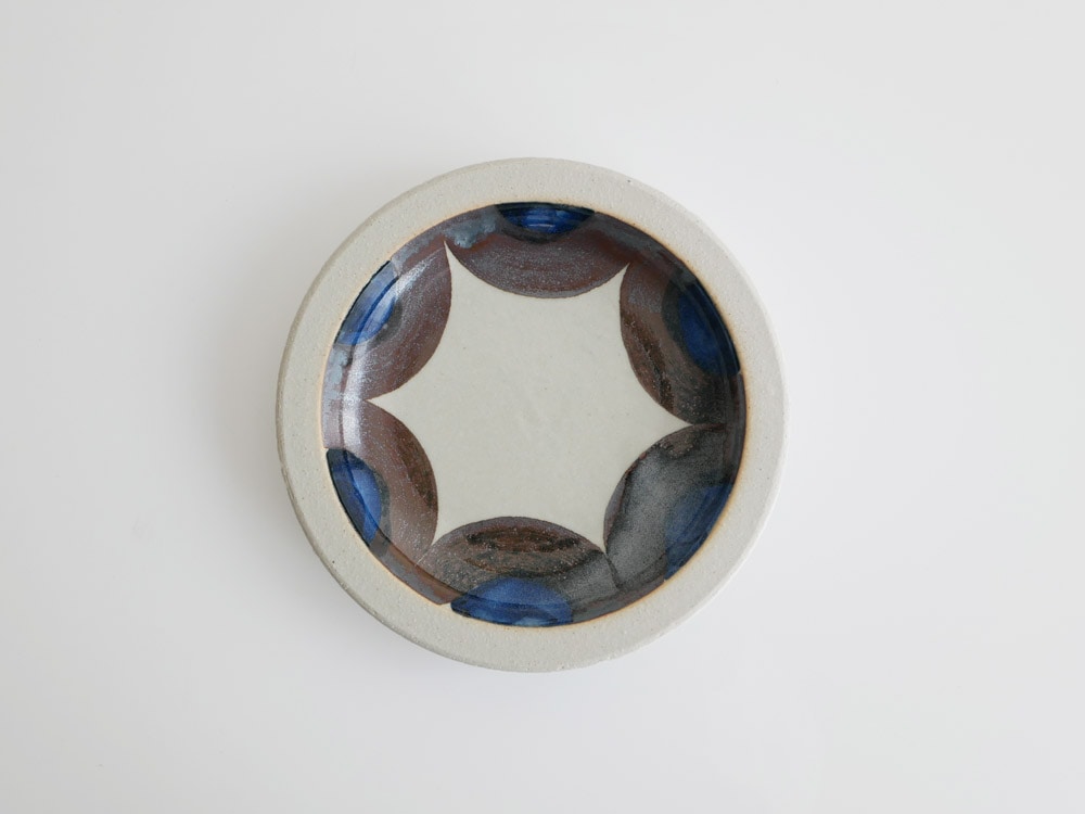 アデペシュ製シルバー装飾の陶器プレート