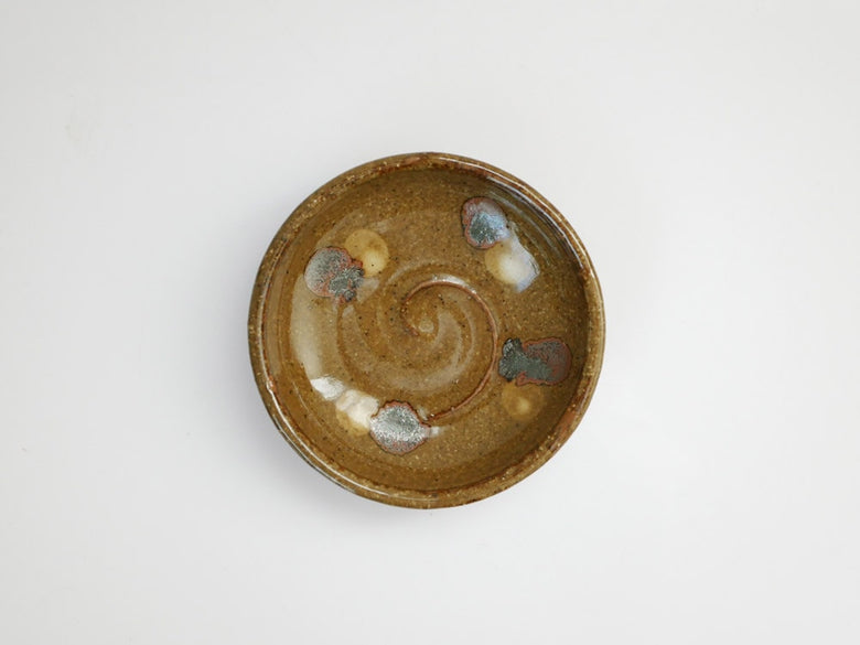 アデペシュの茶色陶器豆皿
