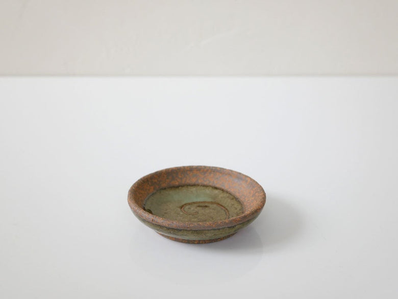 a.depecheブランドの手作り陶器豆皿