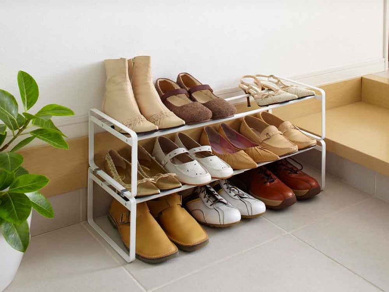 YAMAZAKI/frameの伸縮シューズラック、スチール棚付き