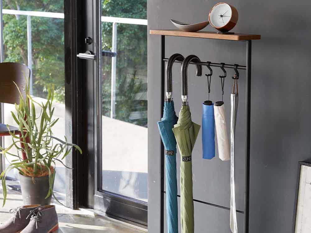 towerブランドの天板引っ掛け傘立てと収納棚