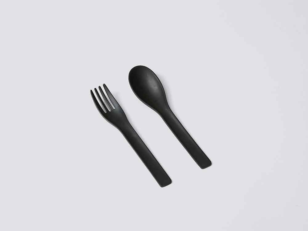 ピンク色のバンブーメラミン製スプーンとフォークのセット