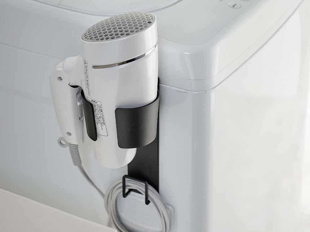 YAMAZAKIタワーのマグネット式ドライヤーホルダー