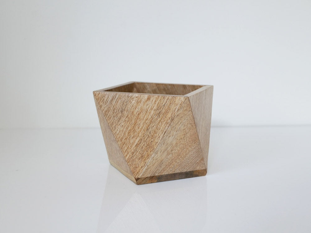 ポリゴン形状のマンゴーウッド製ポットカバー