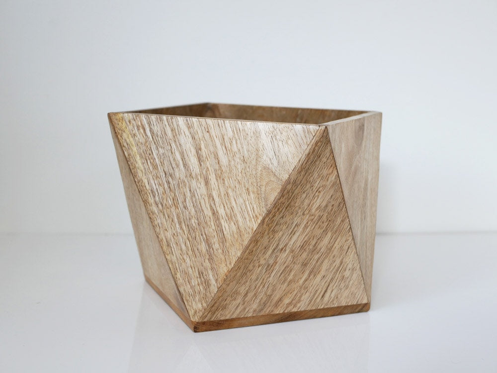 ポッシュリビングのポリゴン形状マンゴーウッドポットカバー