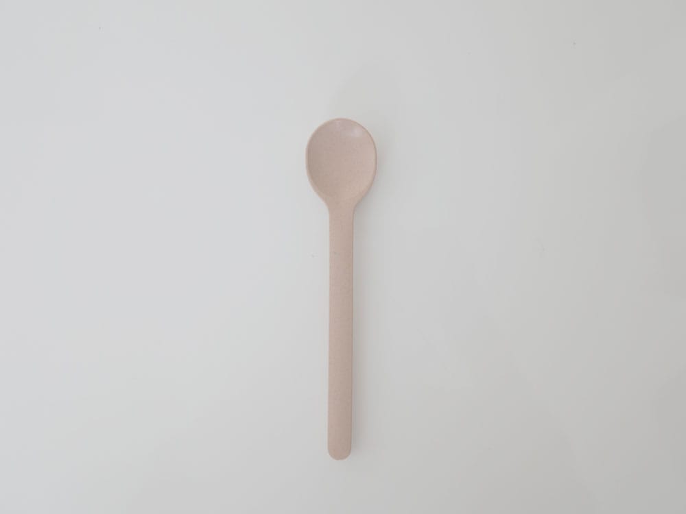 プラスチック製の子供用スプーンとフォークのカトラリーセット