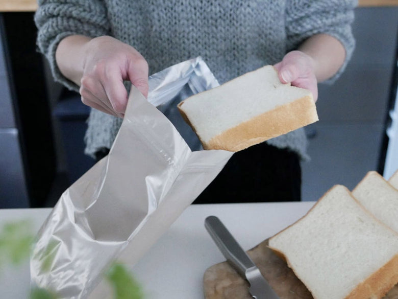 MARNAのパン冷凍保存袋2枚入りパッケージ