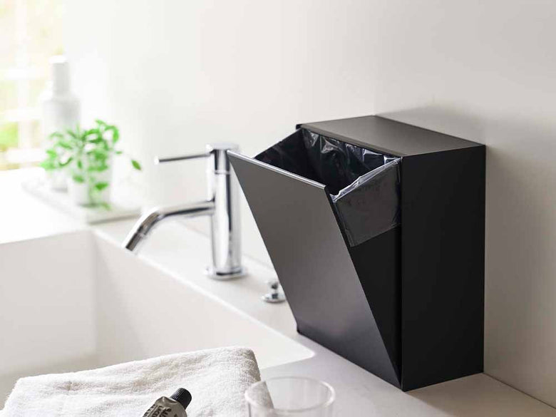 タワー型壁掛けダストボックスと収納ケース