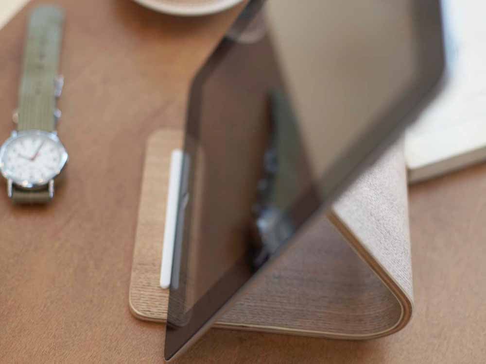 YAMAZAKI/RINの木製タブレットスタンド