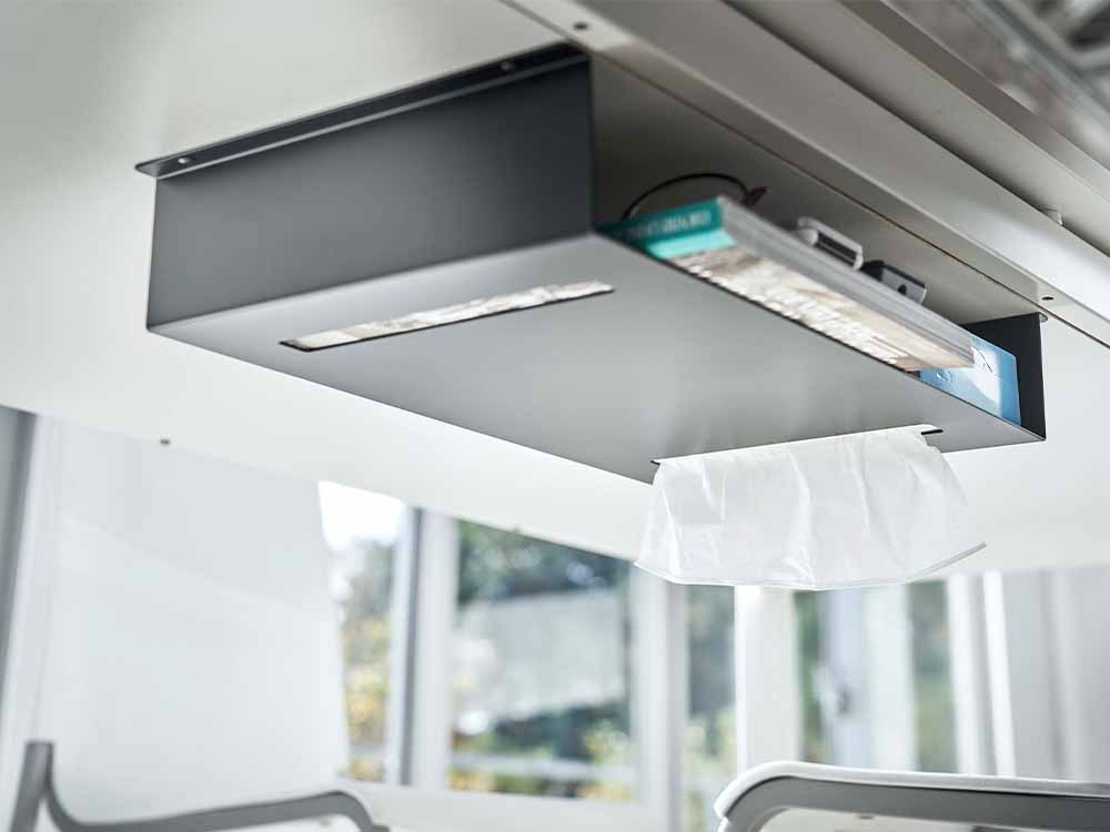 Yamazakiタワーの銀色テーブル下収納ラック