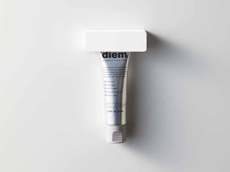 ヤマザキタワーのマグネット歯磨き粉チューブホルダー